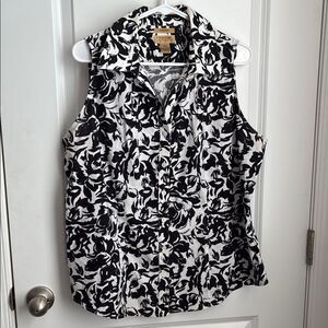 Black and White Buttoned Polo Collar Blouse